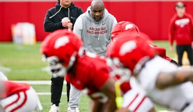 '27 Texas running back building relationship with Arkansas RBs coach David Johnson