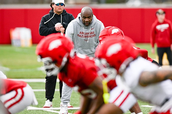 '27 Texas running back building relationship with Arkansas RBs coach David Johnson