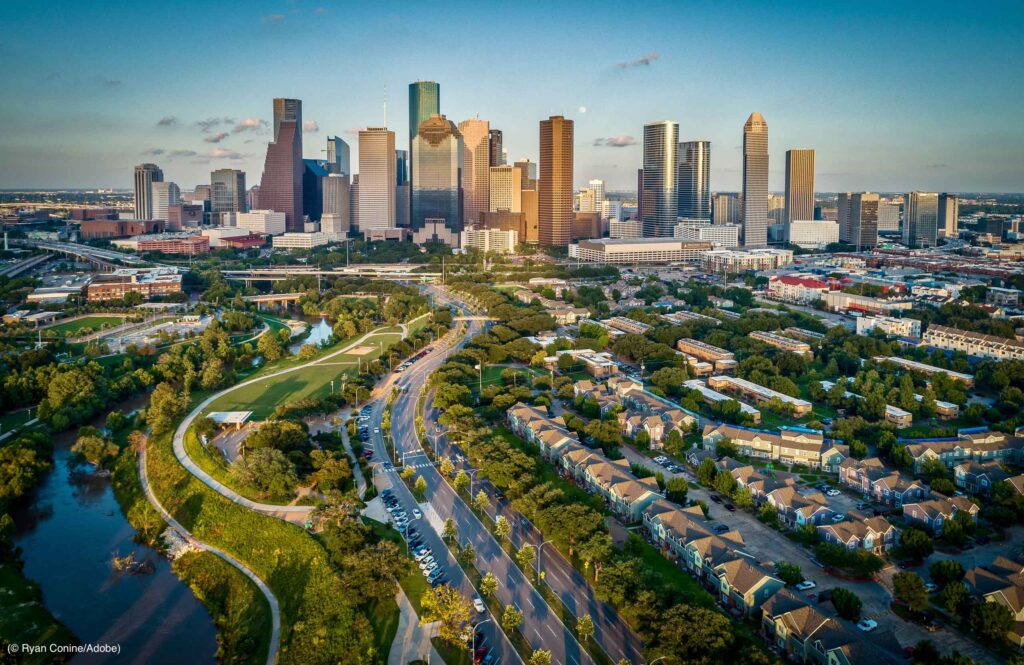 Houston skyline at sunset (© Ryan Conine/Adobe)