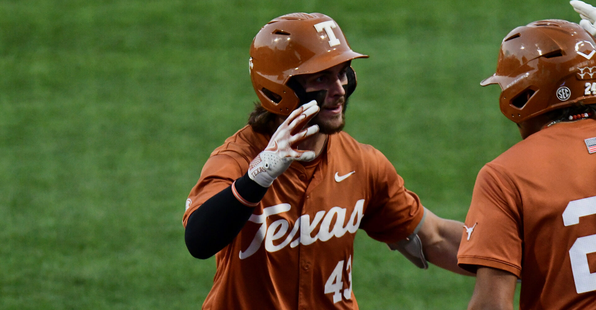 Texas shows resilience, poise in gritty win at Auburn • D1Baseball
