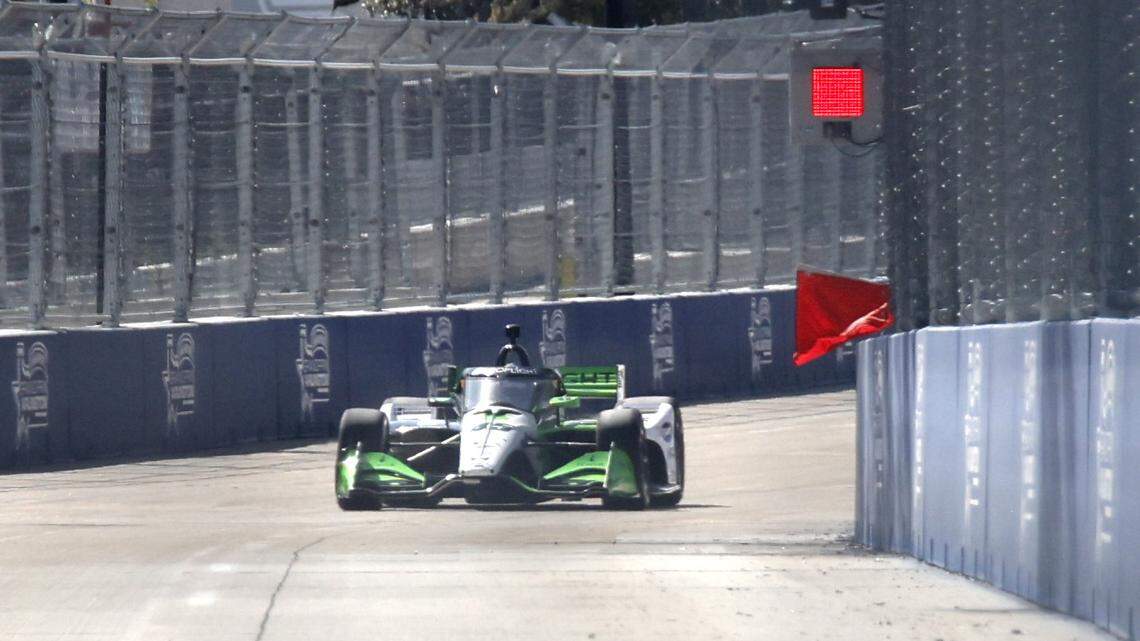 IndyCar practice halted after catering crew on track