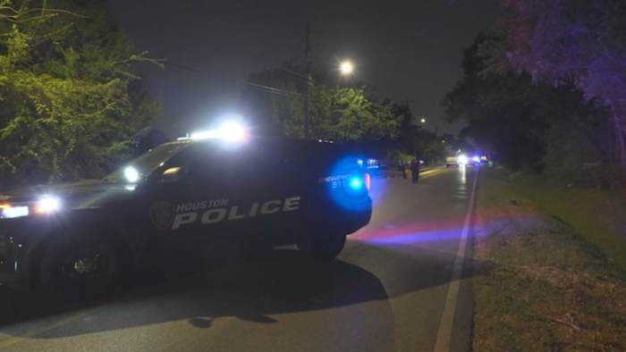 Late-night shooting leaves man dead in Northwest Houston neighborhood, police say