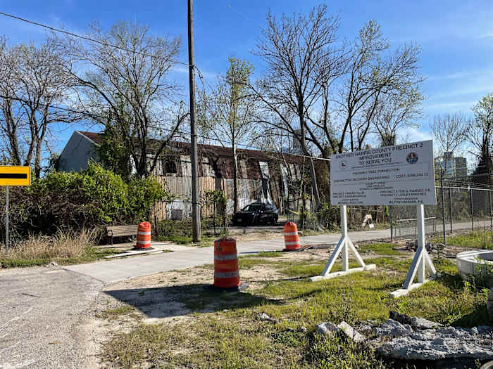 Officers investigating suspicious death after man’s body found just north of Downtown Houston