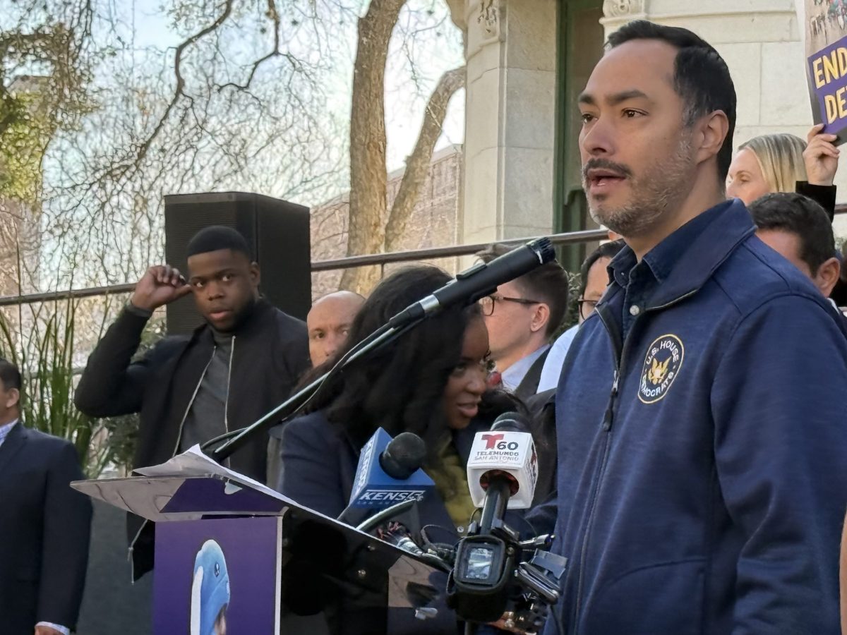 U.S. Rep. Joaquin Castro calls for closure of Dilley detention center amid measles outbreak