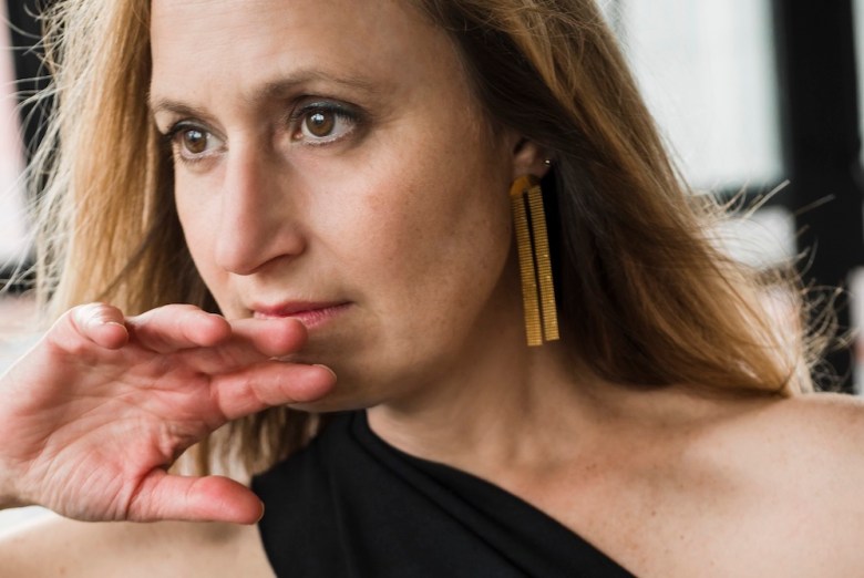 Heather Raffo, who was born in the Midwest to an Iraqi immigrant father, gained global recognition for her play 9 Parts of Desire, which examines the lives of a diverse group of Iraqi women.