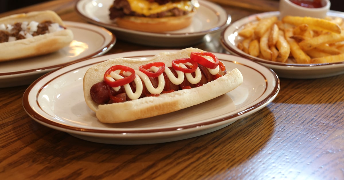 Shorty’s, a new hot dog shop in Dallas suburb, has a sneaky star: smashburgers