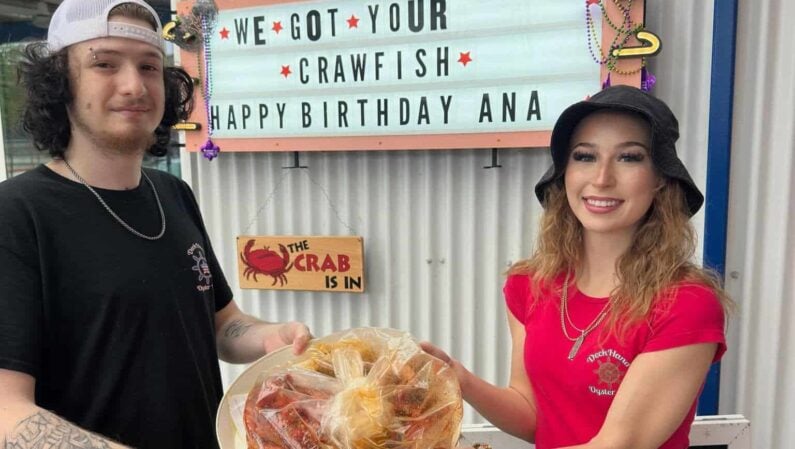 Seafood Restaurants Round Rock - Deckhand Oyster Bar & Seafood