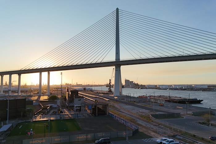 Frustrated Corpus Christi residents take precautions as water crisis nears