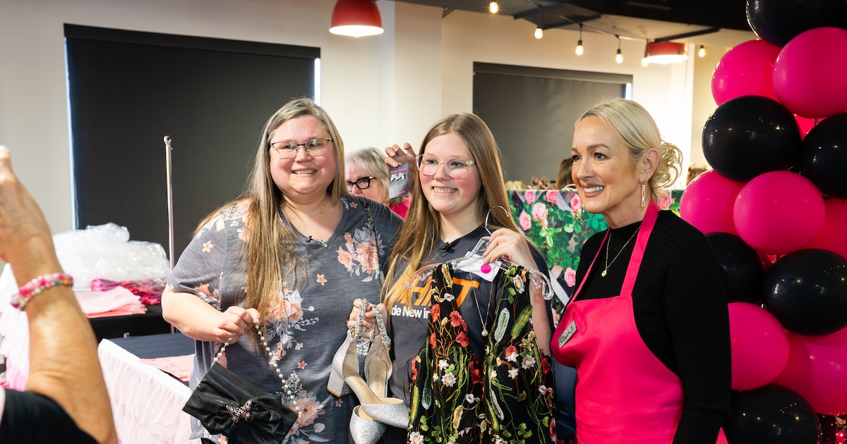 North Texas teens find gold with recycled prom gowns