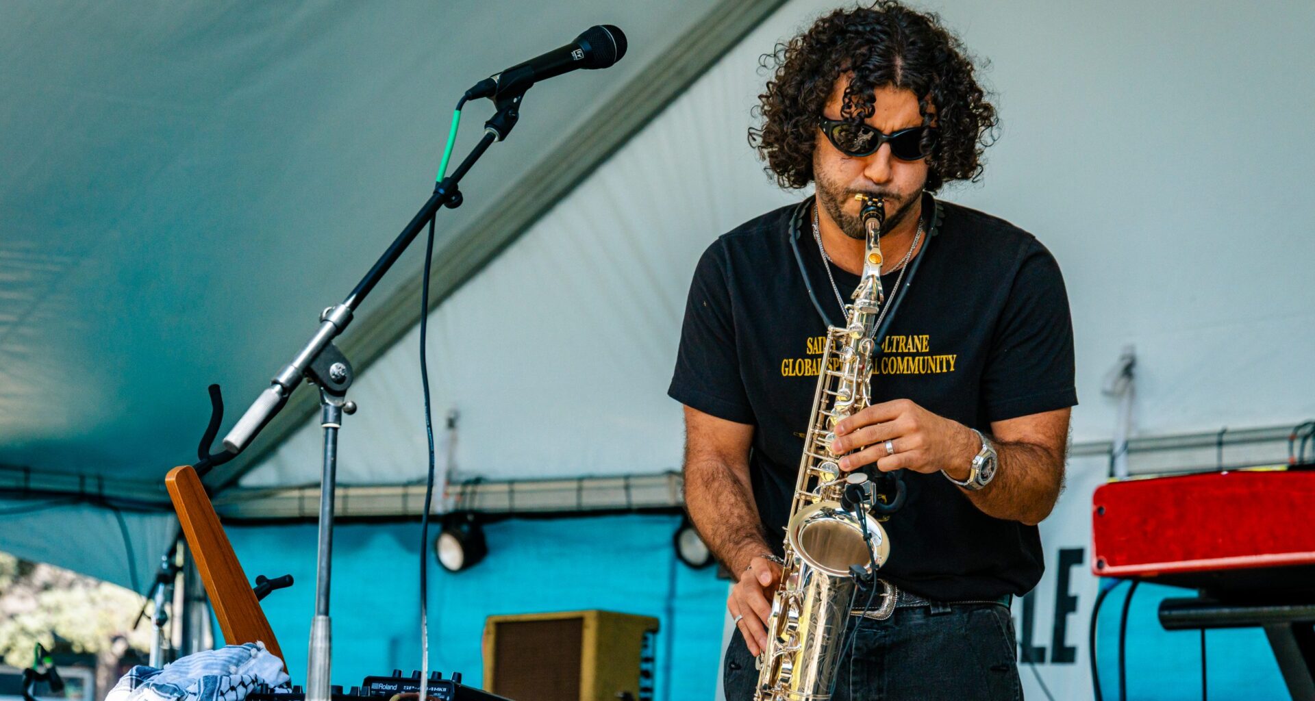 The Chronicle’s Hair of the Three-Legged Dog Day Party Hosts Colorful, Crowd-Moving Performances • The Austin Chronicle