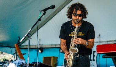 The Chronicle’s Hair of the Three-Legged Dog Day Party Hosts Colorful, Crowd-Moving Performances • The Austin Chronicle