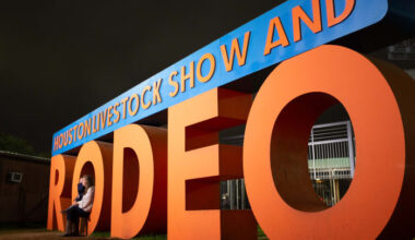 Should Houston rodeo enforce a dress code?