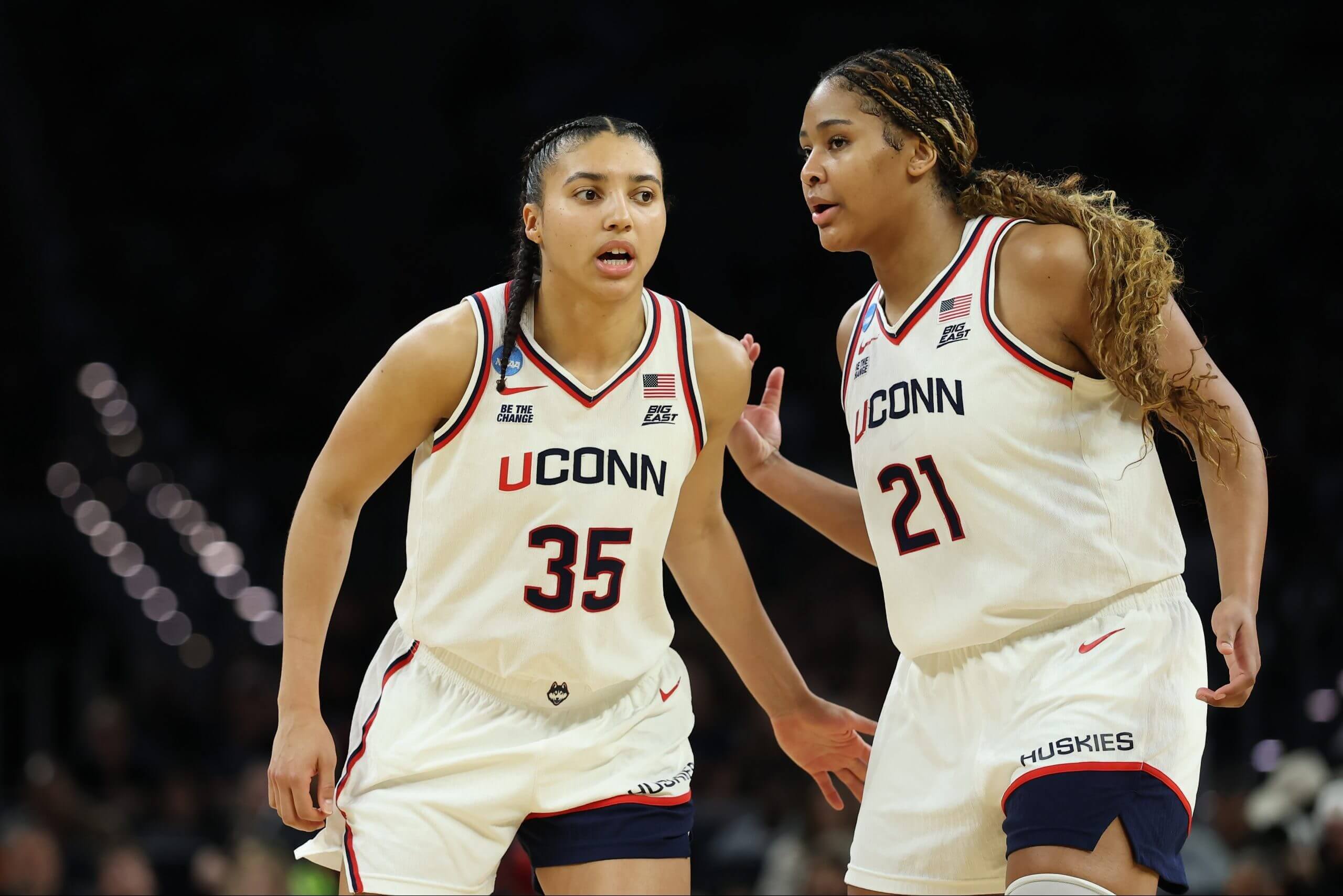 Azzi Fudd and Sarah Strong on the court.