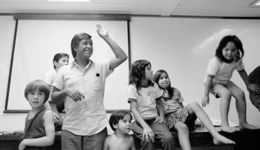 Labor activist Cesar Chavez (1927 - 1993) takes some time to play with children at the United Farm Workers (UFW) offices in La Paz, California, ca.1970s. (Photo by Cathy Murphy/Getty Images)