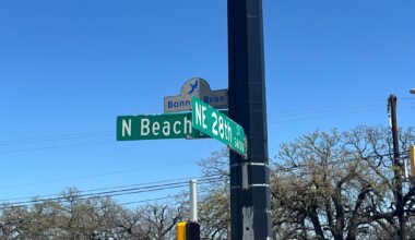 Fort Worth pulls César Chávez street toppers