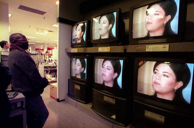 Feb. 3, 1999: Otis Charles Winn drove to Sears at Ridgmar Mall to watch the Monica Lewinsky interview on Wednesday night.