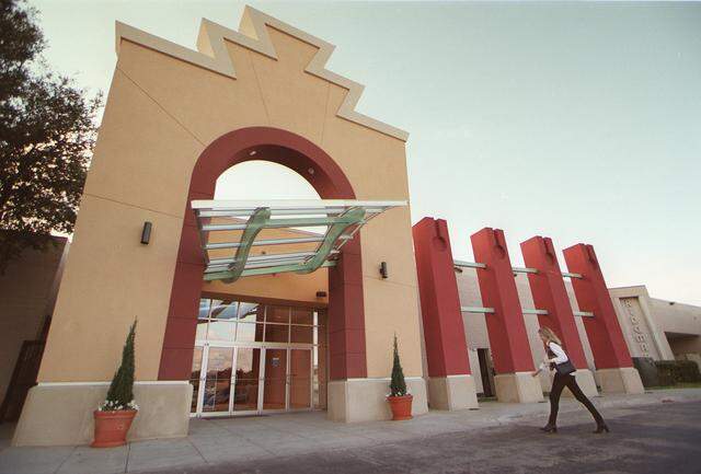 Dec. 9, 1999: One of the new entrances to Ridgmar Mall in west Fort Worth. The mall is undergoing renovations.