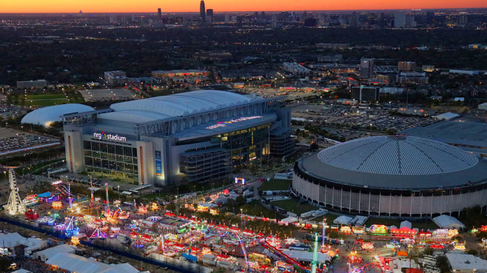 Houston Rodeo confirms horses safe after tumbling in chuck wagon race