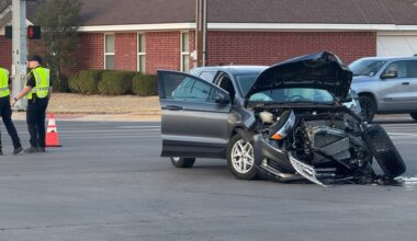 2 injured in crash near 98th & Chicago