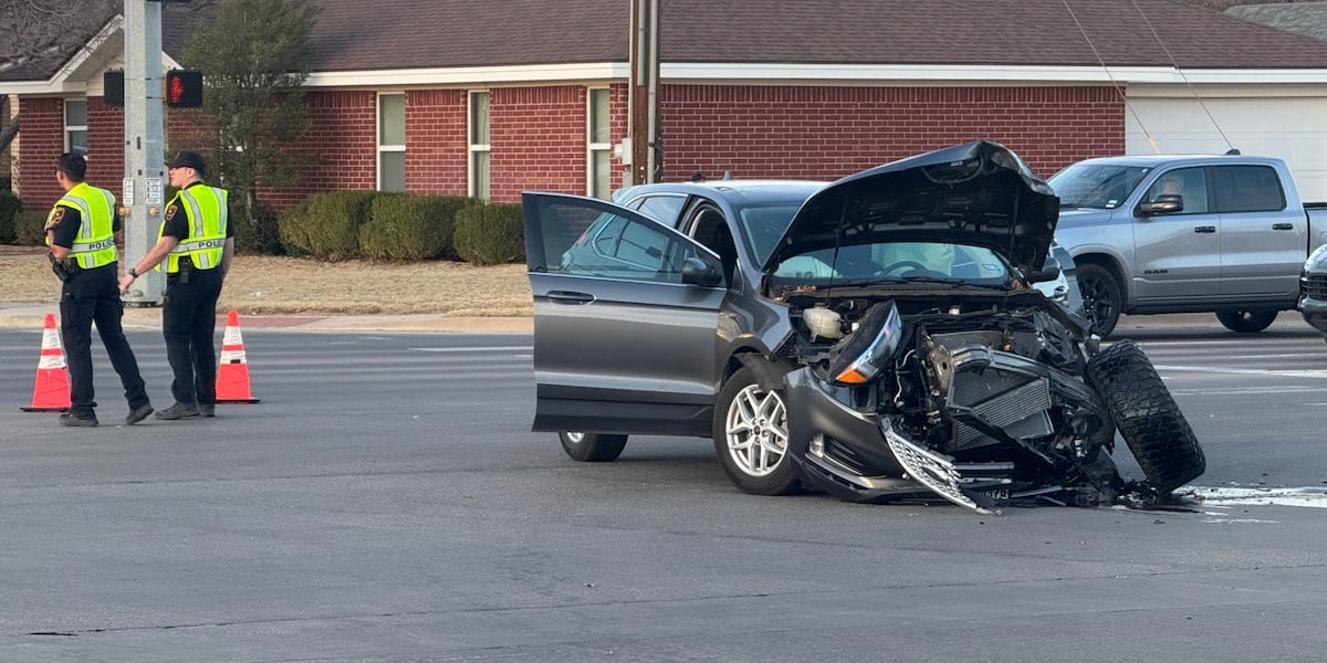 2 injured in crash near 98th & Chicago