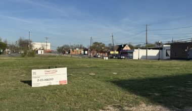 A five-story apartment complex could fill an empty lot on West Davis Street