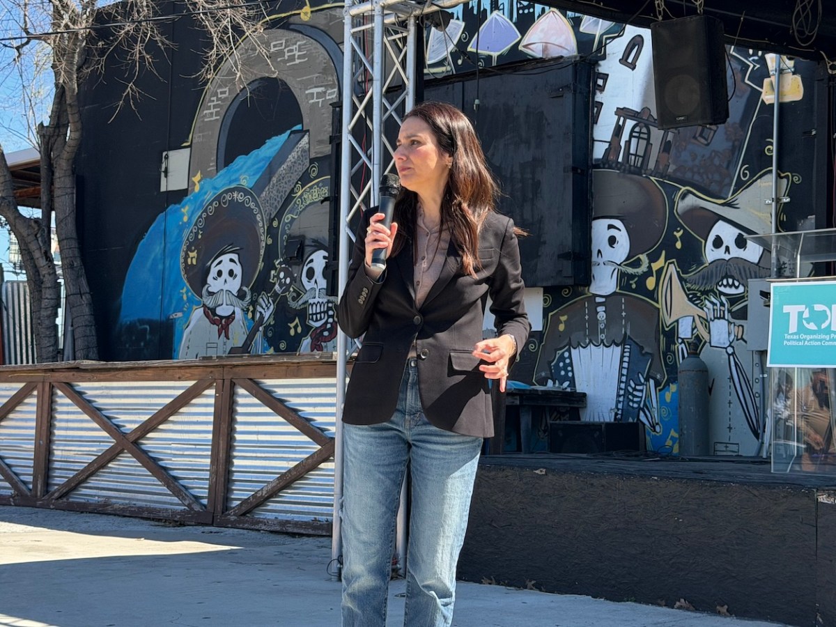 Gubernatorial hopeful Hinojosa slams Abbott’s school takeover threat during San Antonio stop