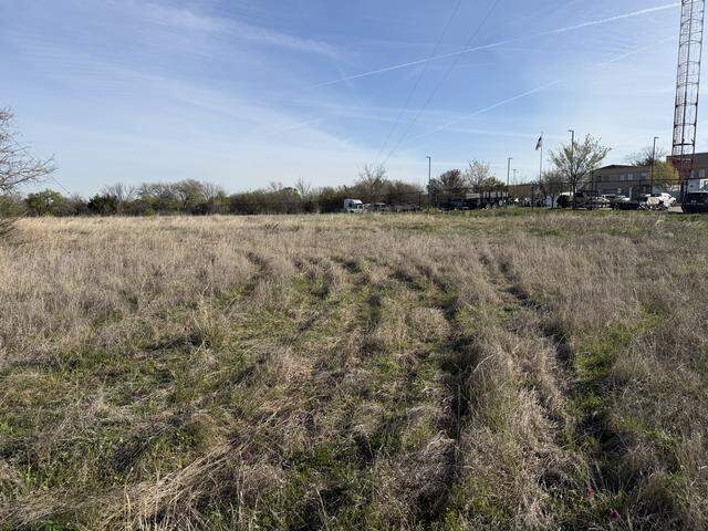 Fort Worth residents are upset after ATV tire tracks have damaged wildflowers at Tandy Hills Nature Area’s Broadcast Hill as wildflower season nears.