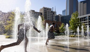 Unusually warm weather continues as highs approach 90 again in Dallas-Fort Worth