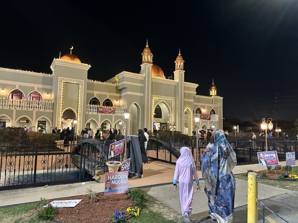 Worshippers enter the Maryam Islamic Center in Sugar Land for prayer after an iftar on Feb. 21, 2026.