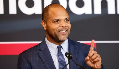Business leaders sought Dallas Mayor Eric Johnson’s ear, emails show staff stepped in