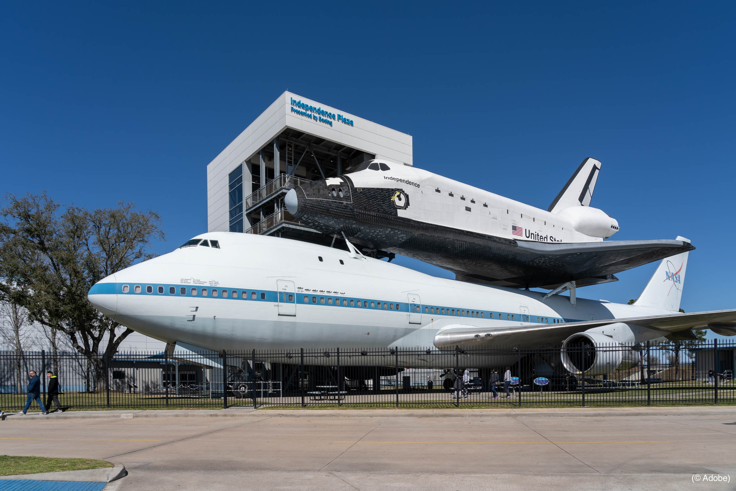 Shuttle replica at Space Center Houston (© Adobe)