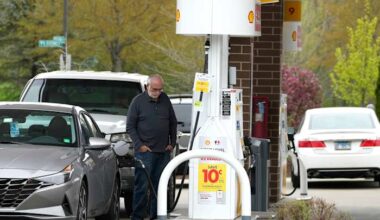 How much it costs to fill up your car in Houston right now as gas prices rise