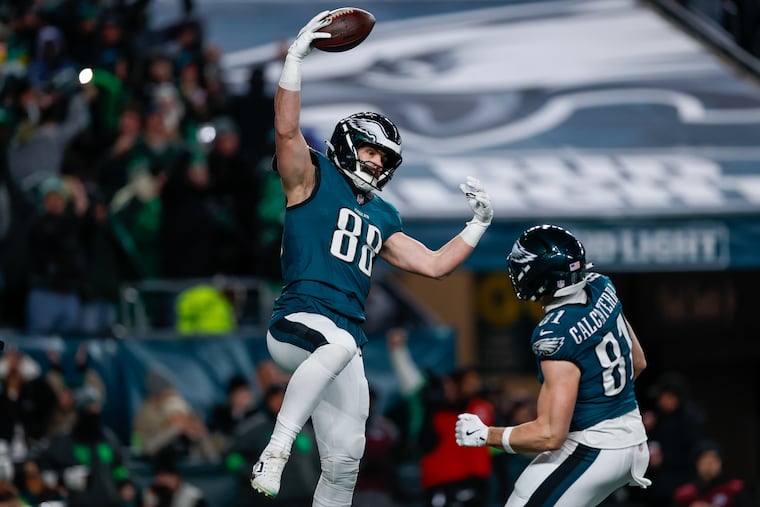 Tight end Dallas Goedert celebrates a touchdown catch with Grant Calcaterra during the Eagles' playoff loss to the 49ers on Jan. 11.