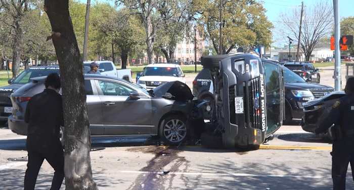 2 Houston police officers injured after patrol vehicle T-boned, flipped over during crash