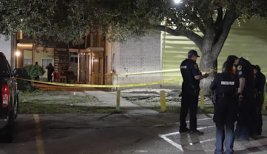 Man dies after being shot at southwest Houston apartment complex