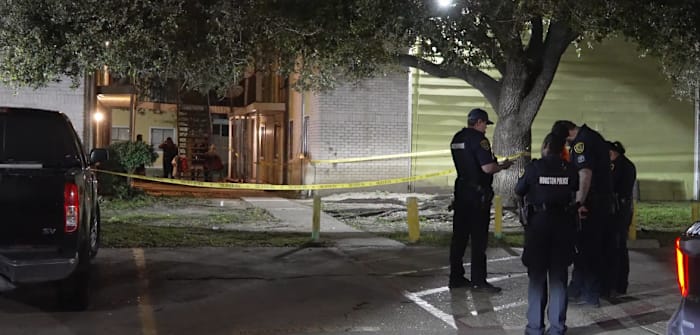 Man dies after being shot at southwest Houston apartment complex