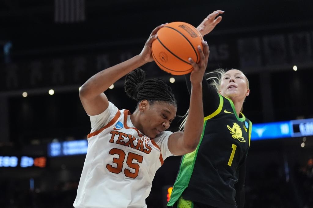 Madison Booker scores career-high 40 as No. 1 Texas rolls over Oregon 100-58 to Sweet 16 – Chicago Tribune
