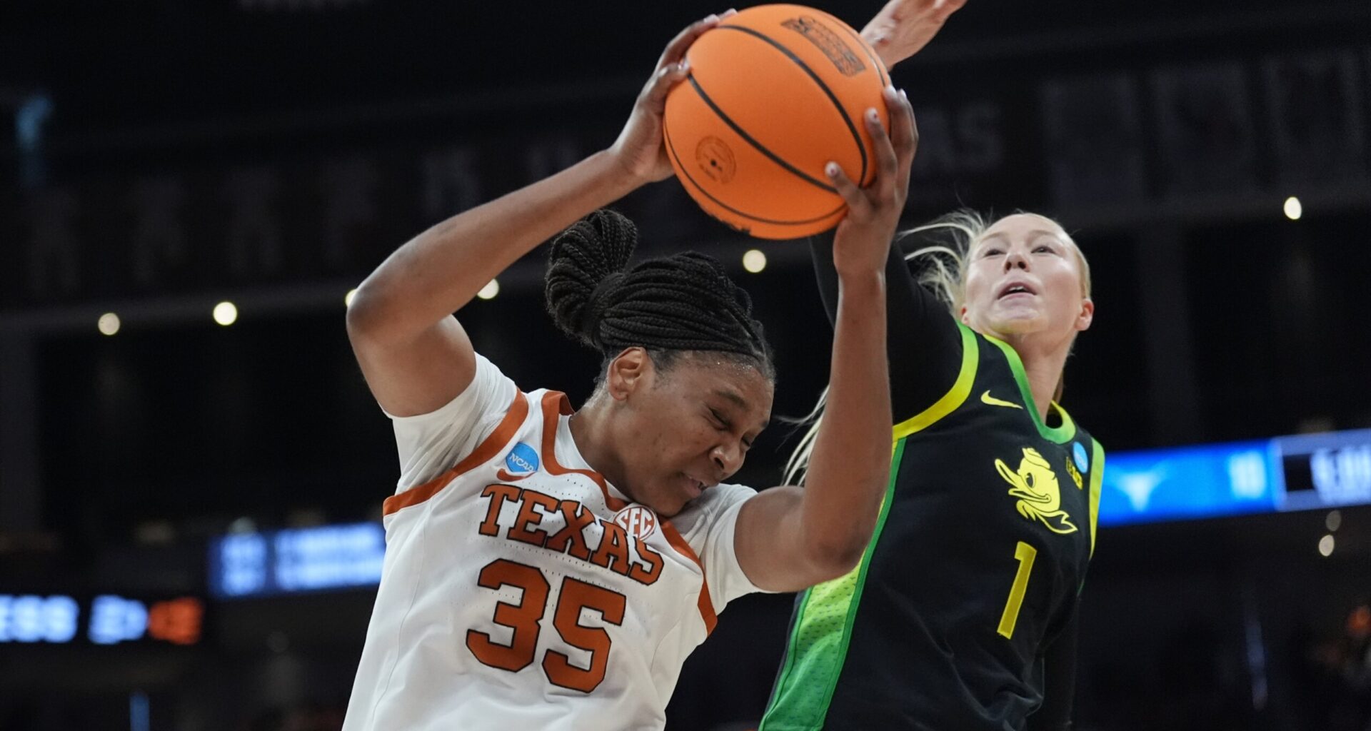 Booker’s March Madness moment is career high 40 as No. 1 Texas rolls over Oregon 100-58 to Sweet 16