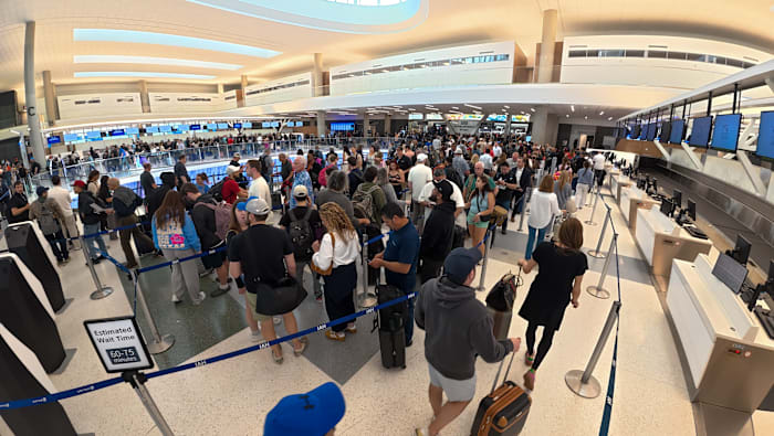 Long TSA lines at Houston’s Bush Airport