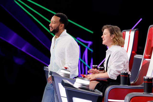 John Legend (left) and Kelly Clarkson (right) during season 29 episode 2 of NBC’s “The Voice.”