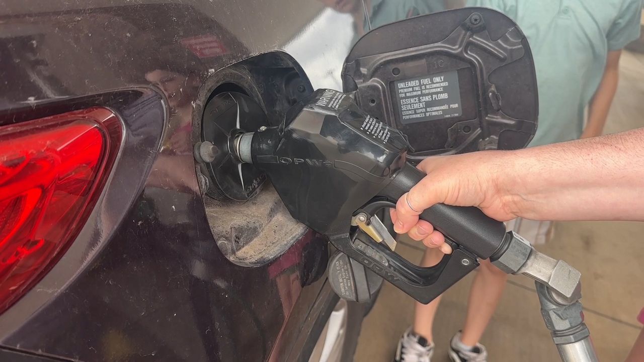 Texas consumers weigh 'uncertain' future of gas prices