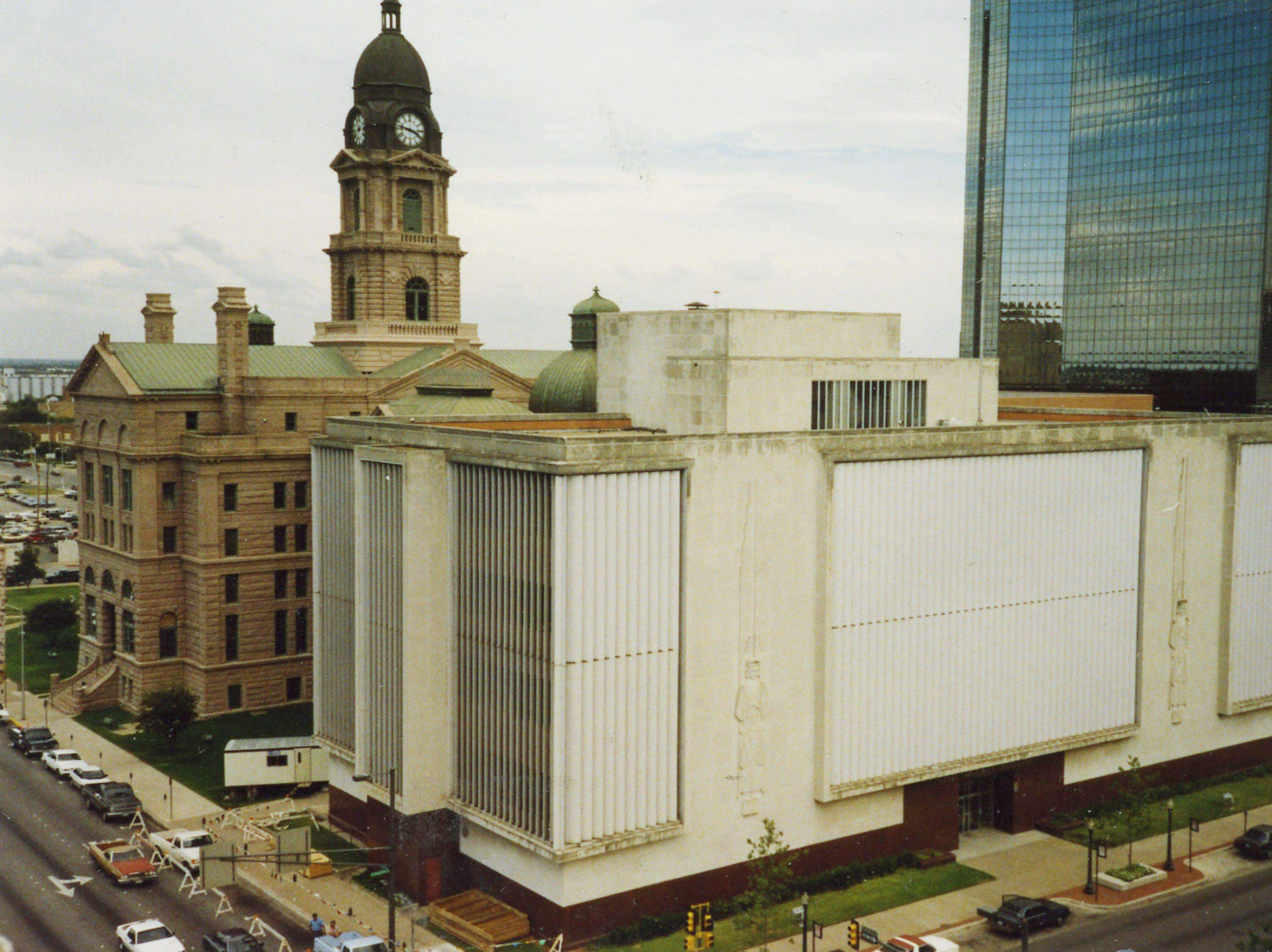 June 25, 1988: The Tarrant County Civil Courts building, built in 1958 on the west side (Houston Street) of the 1895 courthouse. Later in 1988, a new facade was added to make the building look more similar in style to the historic courthouse. It was demolished in 2013.