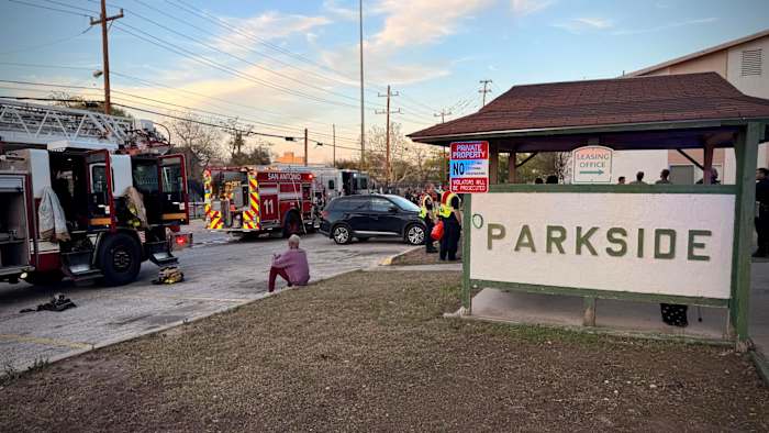 7 displaced after apartment complex fire near downtown, SAFD says
