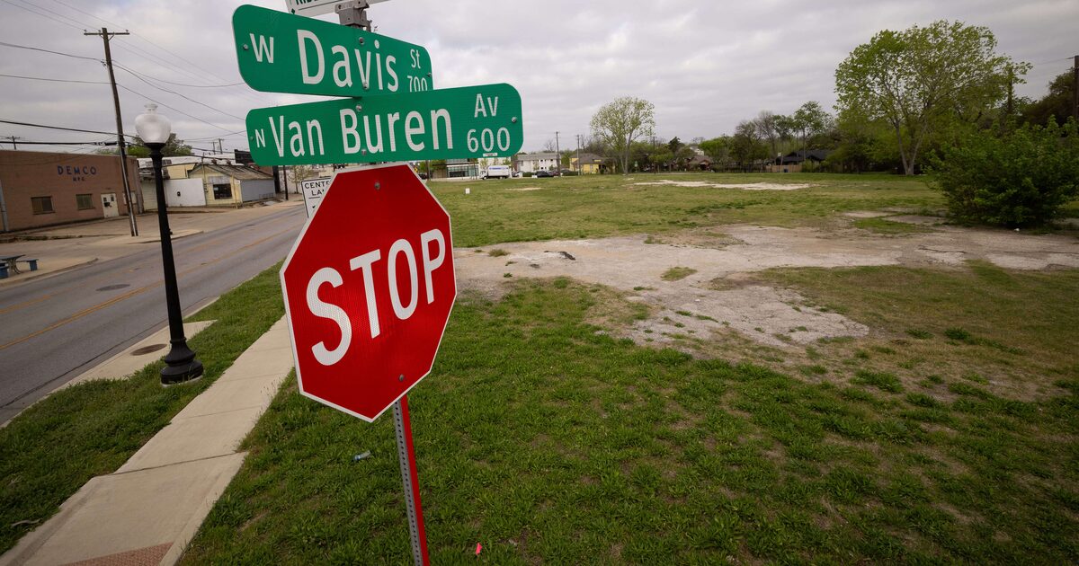 Mixed-use complex could fill vacant lot near Bishop Arts