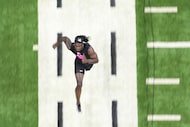Toledo defensive back Emmanuel McNeil-Warren (40) runs the 40-yard dash at the NFL football...