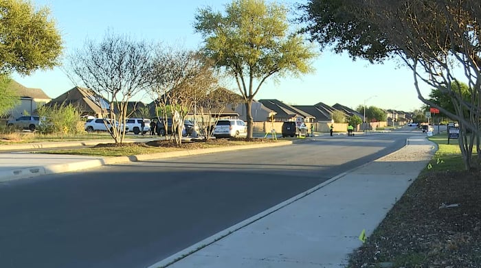 2 suspected car burglars dead after crash while trying to flee deputies in west Bexar County
