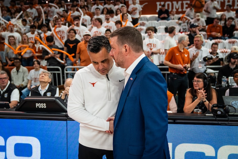 Texas head coach Sean Miller,left, Mississippi head coach Chris Beard shake hands ahead of...
