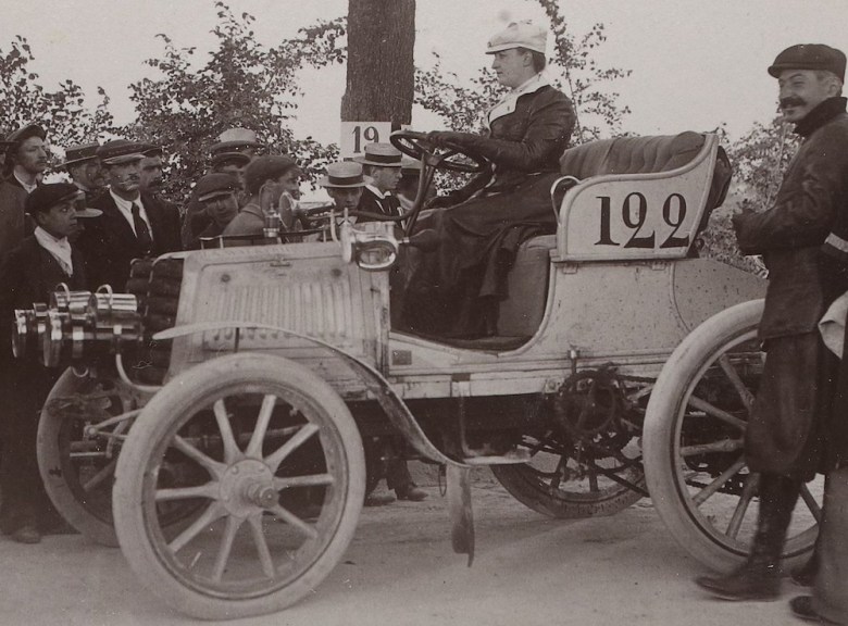 Camille du Gast was one of the women trailblazers in the auto-racing world.