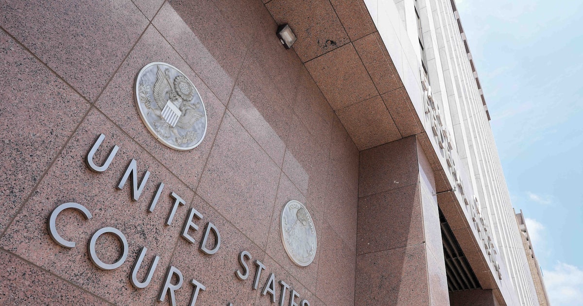 Bomb squad clears ‘suspicious package’ near federal courthouse in downtown Dallas