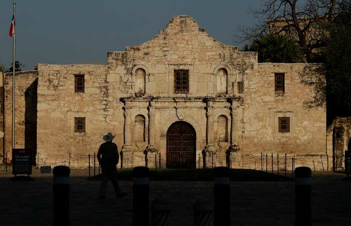 ‘Dawn at the Alamo’ honors Alamo defenders on 190th anniversary of battle